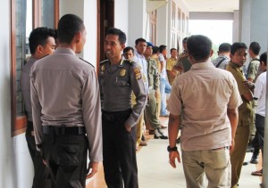 Kepala BKPP Bireuen Dibogem Dua Pria Bersafari