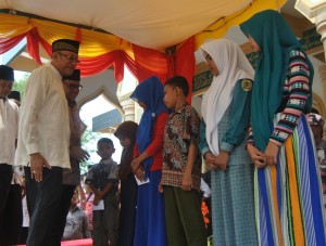 Maulid di Abdya, Wali Nanggroe Santuni Anak Yatim