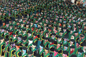 769 Lulusan Perdana UIN Ar-Raniry Diwisuda