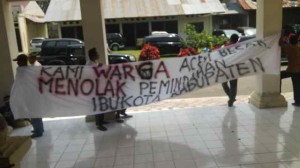 Warga Demo Tolak Pemindahan Ibukota Aceh Besar