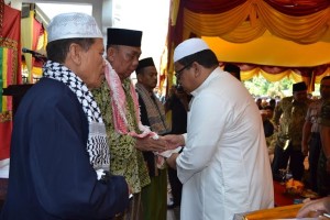 Kuras APBK Rp1,6 M, Bupati Jufri Umrohkan Ulama Abdya