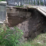 Jembatan Gunong Kong Nyaris Ambruk