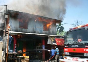 Dua Ruko di Simpang Ardath Lhokseumawe Terbakar