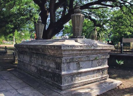 Makam Sultan Alaiddin Mansur Syah. (Dokumen Mapesa)