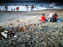 Wisatawan Kesal, Pantai Indah Ujong Blang Lhokseumawe Jorok