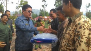 Bupati Gayo Lues Salurkan Bantuan Ketel untuk Petani