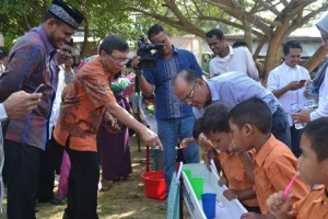 Bupati Rocky Buka Baksos Unsyiah di Pedalaman Aceh Timur