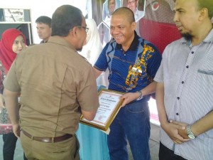 Ketua PWI Aceh Utara Terima Award UDD-PMI