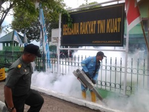 Lhokseumawe Endemi DBD, TNI Ikut Aksi Fogging