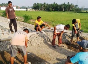 Menyulitkan Akses ke Sawah, Bantalan Rel Kereta Api Dibongkar Warga