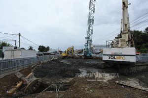 Proyek fly over Simpang Surabaya, Banda Aceh. (Foto Pikiran Merdeka/Oviyandi)