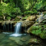 Indahnya Air Terjun Peucari yang Berwarna Hijau Toska