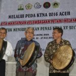 Gubernur Aceh Zaini Abdullah saat membuka Pekan Daerah (Peda) Kontak Tani Nelayan Andalan (KTNA) Aceh 2016 menyongsong Penas KTNA 2017.