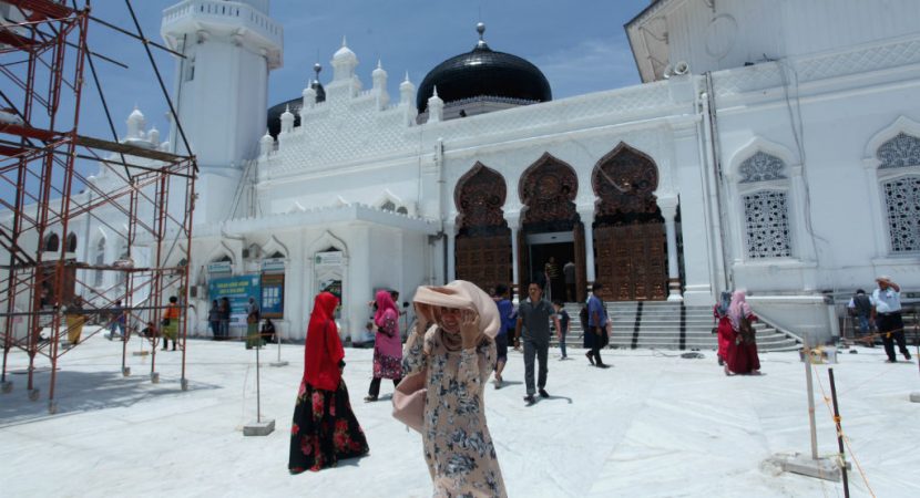 Panasnya Masjid Raya Baiturahman. (Foto PM/Oviyandi Emnur)