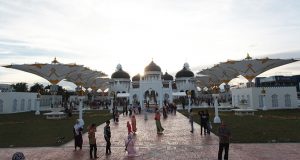 Rapor Merah Proyek Masjid Raya