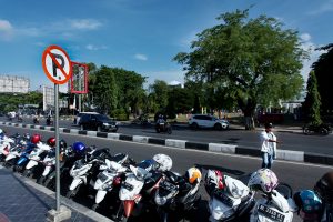 Parkir Sepanjang Jalan, Retribusi Tak Seberapa