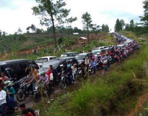 Lintas Gunung Salak Aceh Utara- Bener Meriah Macet Hingga Berjam-jam