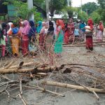 Warga Kulee Masih Blokir Jalan Menuju Pabrik Semen