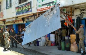 Satpol PP Tertibkan PKL di Pasar Kota Sigli