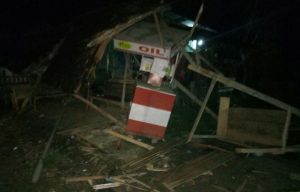 Dua Kios Rusak Parah Dihantam Dump Truck di Aceh Utara, Sopir Melarikan Diri