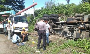 Diduga Rem Blong, Truck Intercooler Terjungkal di Seulawah