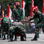 FOTO : Atraksi Ekstrim Meriahkan HUT TNI