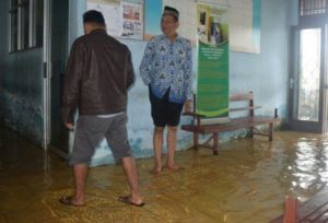 Banjir di Kecamatan Singkil Makin Meluas, Disdukcapil Hentikan Pelayanan