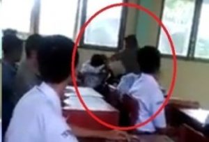 Viral, Aksi Guru Aniaya Murid di Kelas Terekam Video