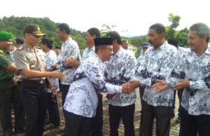 Begini Cara Wabup Aceh Barat Daya Hormati Guru