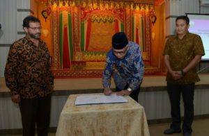 Pemerintah Aceh dan Pertamina Teken MoU Pengawasan Distribusi LPG 3 Kg