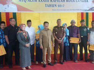 Pemko Langsa Serahkan Bonus Peserta MTQ ke 33 Aceh