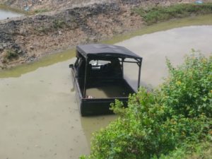 Setir Macet, Mobil Rombongan Santri Terjun ke Tambak di Pijay