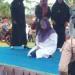 Penerapan hukum cambuk di Aceh Singkil.