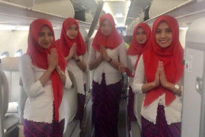 Pramugari Batik Air yang melayani rute penerbangan dari dan ke Banda Aceh mulai mengenakan jilbab.(Humas Lion)