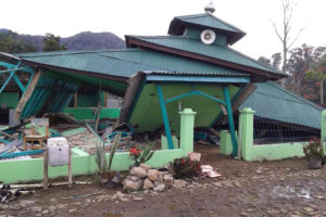 Tempat ibadah yang rubuh akibat gempa. (ist)