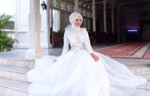 Ini Potret Pramugari Cantik asal Aceh Calon Istri Tommy Kurniawan