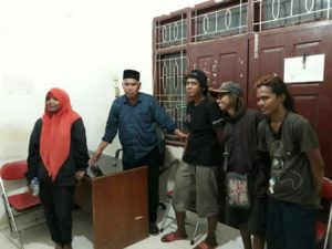 Berpakaian Tak Sesuai Syariat, ‎WH Langsa Amankan 3 Pria dan 1 Wanita