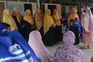 PT Arminareka Salurkan Bantuan untuk Korban Kebakaran