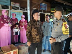 Kapolres Aceh Singkil Kunjungi Korban Kebakaran 