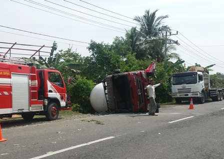 Laka Tunggal, Mobil Pengangkut 15 Ton LPG Terbalik di Pidie Jaya