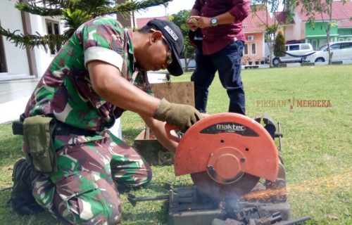 Warga Serahkan Senjata Api Sisa Konflik ke Makodim Aceh Barat