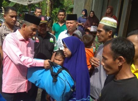 Pemkab Nagan Salurkan Bantuan Masa Panik untuk Korban Kebakaran