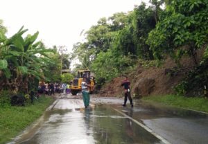 Diguyur Hujan, Jalan Lintas Nasional di Gunung Kerambil Tertimbun Longsor