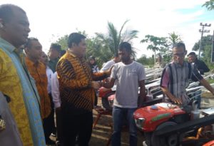 15 Koptan Terima Bantuan Hand Traktor