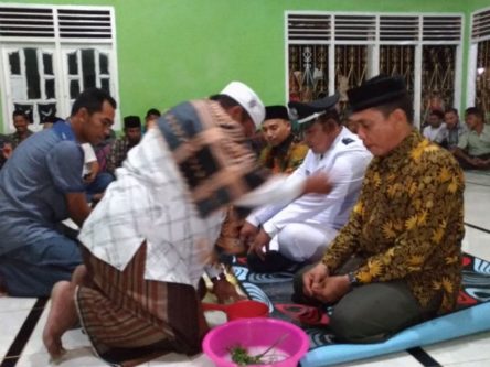 Lantik Geuchik Gampong Maheng, Ini Pesan Camat Kuta Cot Glie