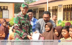 TMMD ke 101, Dandim 0104 Aceh Timur Serahkan Buku ke SD Pante Rambong