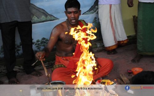 Mengintip Ritual Pemujaan Dewi Murugan di Aceh