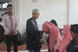 Masyarakat Gampong Alue Padee Santuni Anak Yatim dan Fakir Miskin