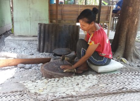 Mengepul Rupiah di Dapur Emping