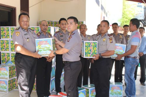 Polda Aceh Berikan 541 Paket Lebaran untuk Polres Agara